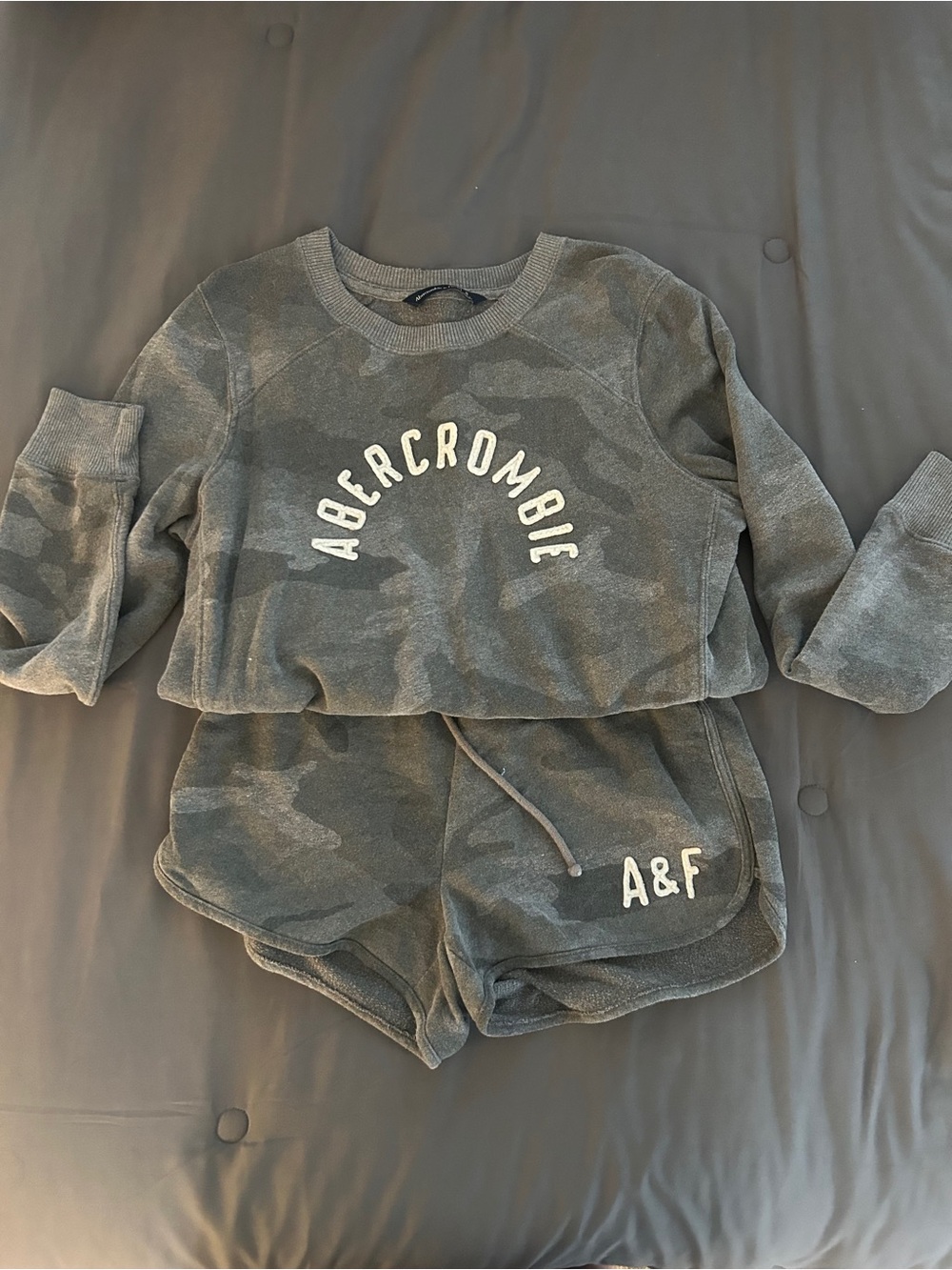 Abercrombie & Fitch Gray Distressed Crewneck Sweatshirt and Shorts Set